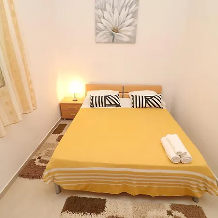 K & N -one Bedroom Apartment *