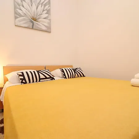 K & N -one Bedroom Apartment