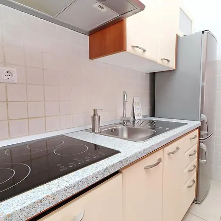 K & N -one Bedroom Appartement *