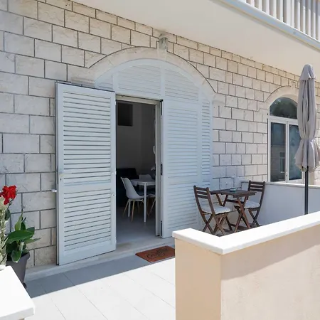 K & N -one Bedroom Prizba