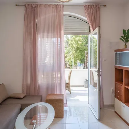 K & N -one Bedroom Apartment