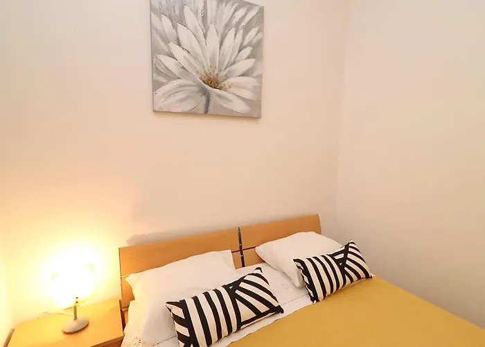 K & N -one Bedroom Prižba